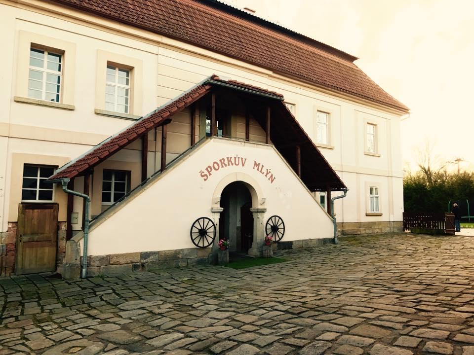 Hotel Sporkuv Mlyn Dvůr Králové nad Labem Exterior foto