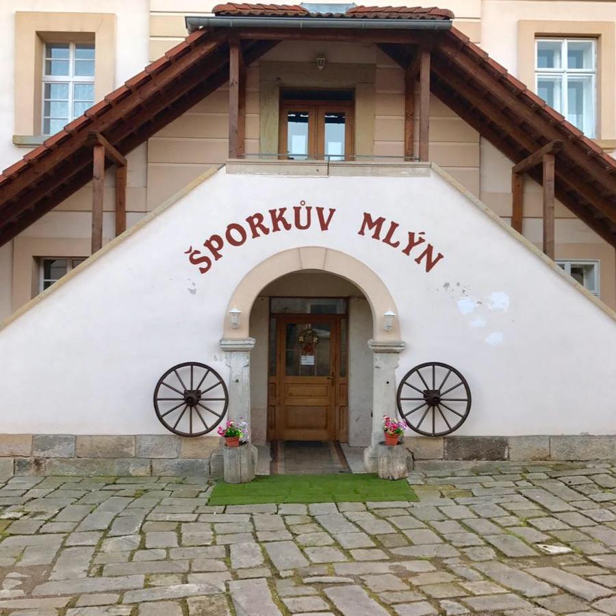 Hotel Sporkuv Mlyn Dvůr Králové nad Labem Exterior foto
